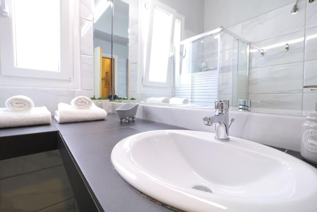 Restful Apartment - Syntagma Square เอเธนส์ ภายนอก รูปภาพ